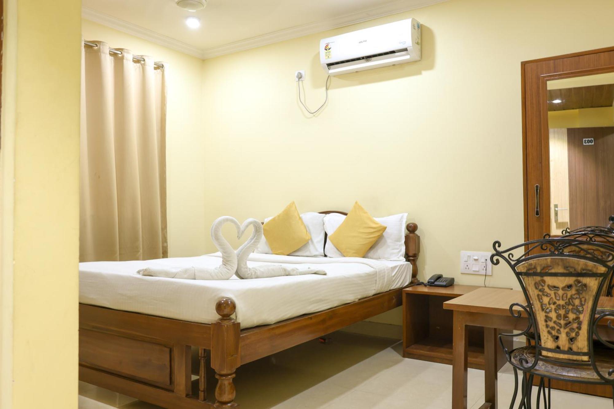 Deluxe Room at Hotel Baga Grande